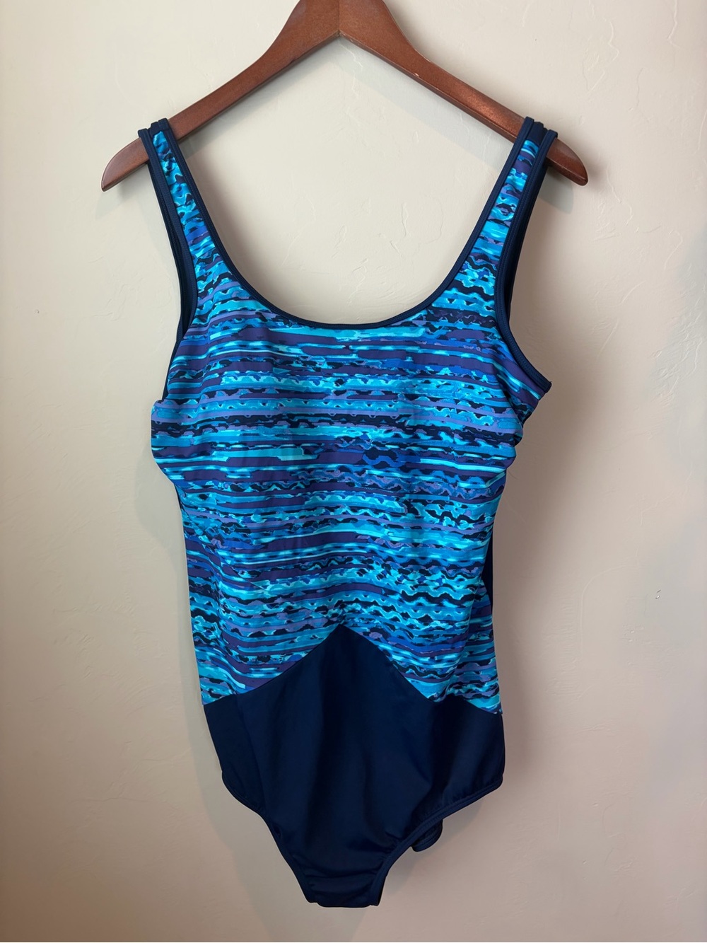 Lands’ End 16L Blue Abstract Stripe One-Piece Swimsuit Tugless Resortwear Beach